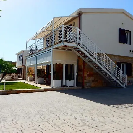 Le 3 Caravelle بيت للعطل